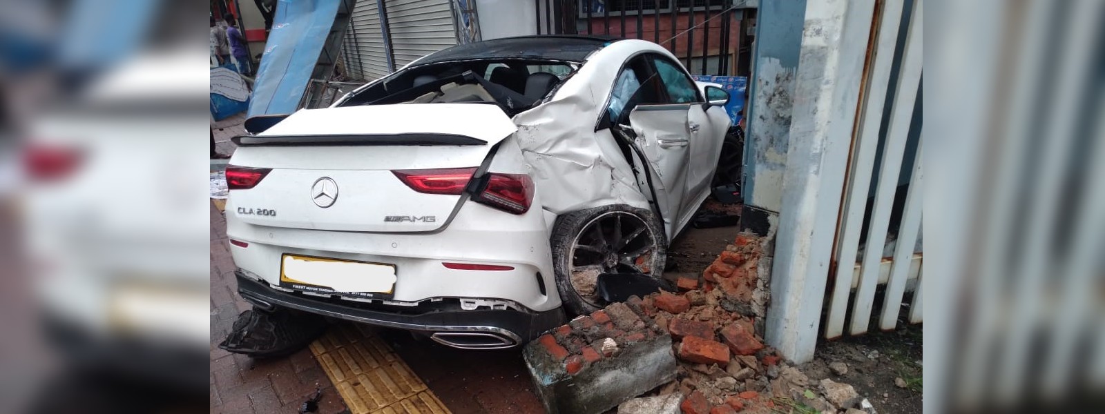 කොල්ලුපිටිය නොසන්සුන් කළ මාරක රිය අනතුර